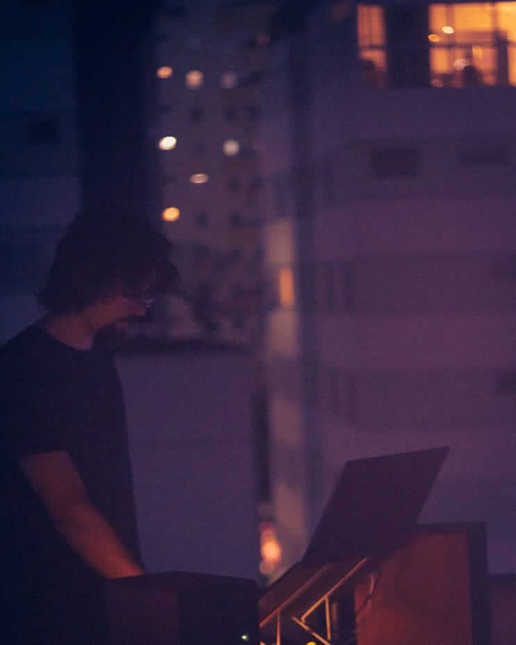 DJ Pacau performing 2